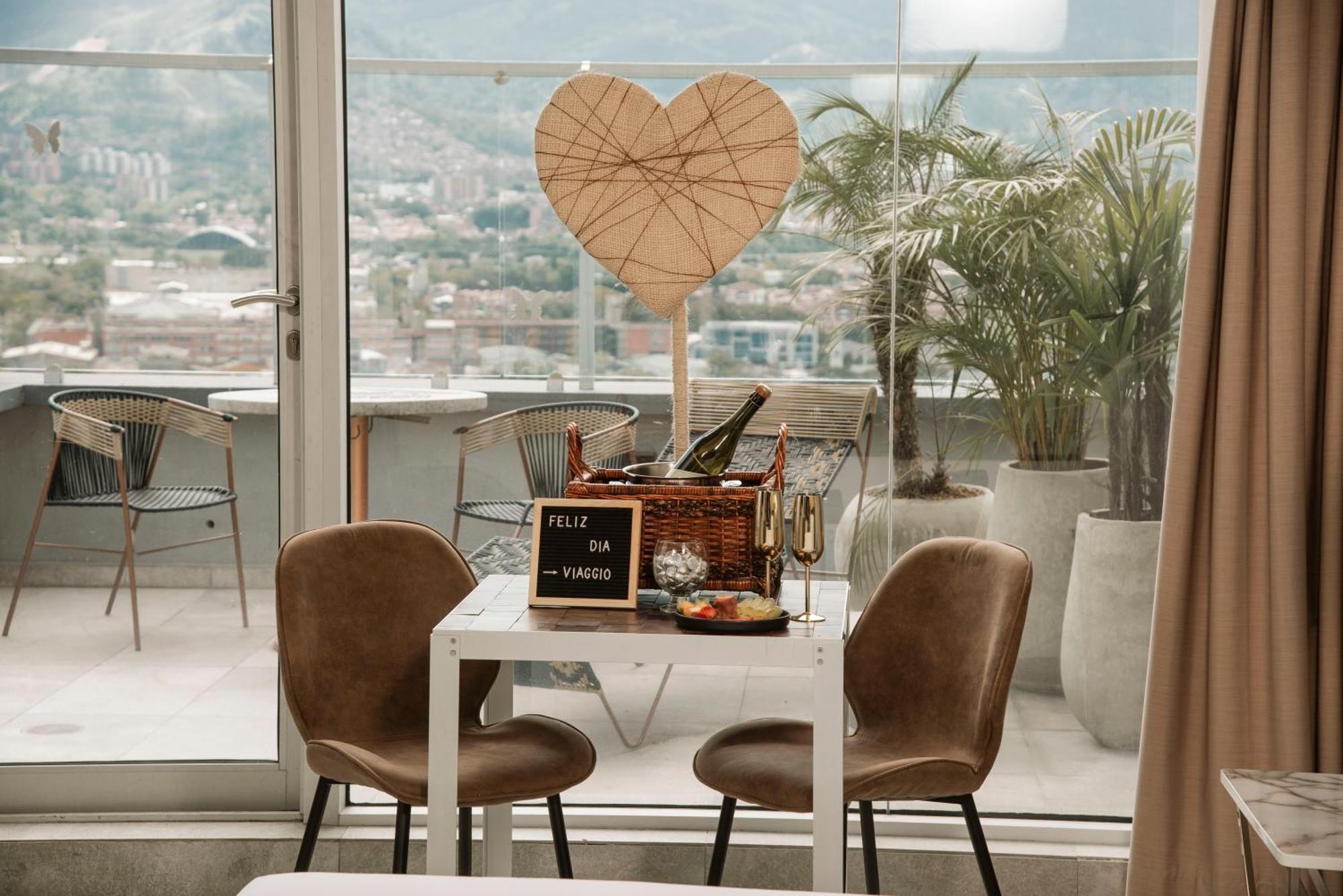 V Grand Hotel, A Member Of Radisson Individuals Medellín Dış mekan fotoğraf