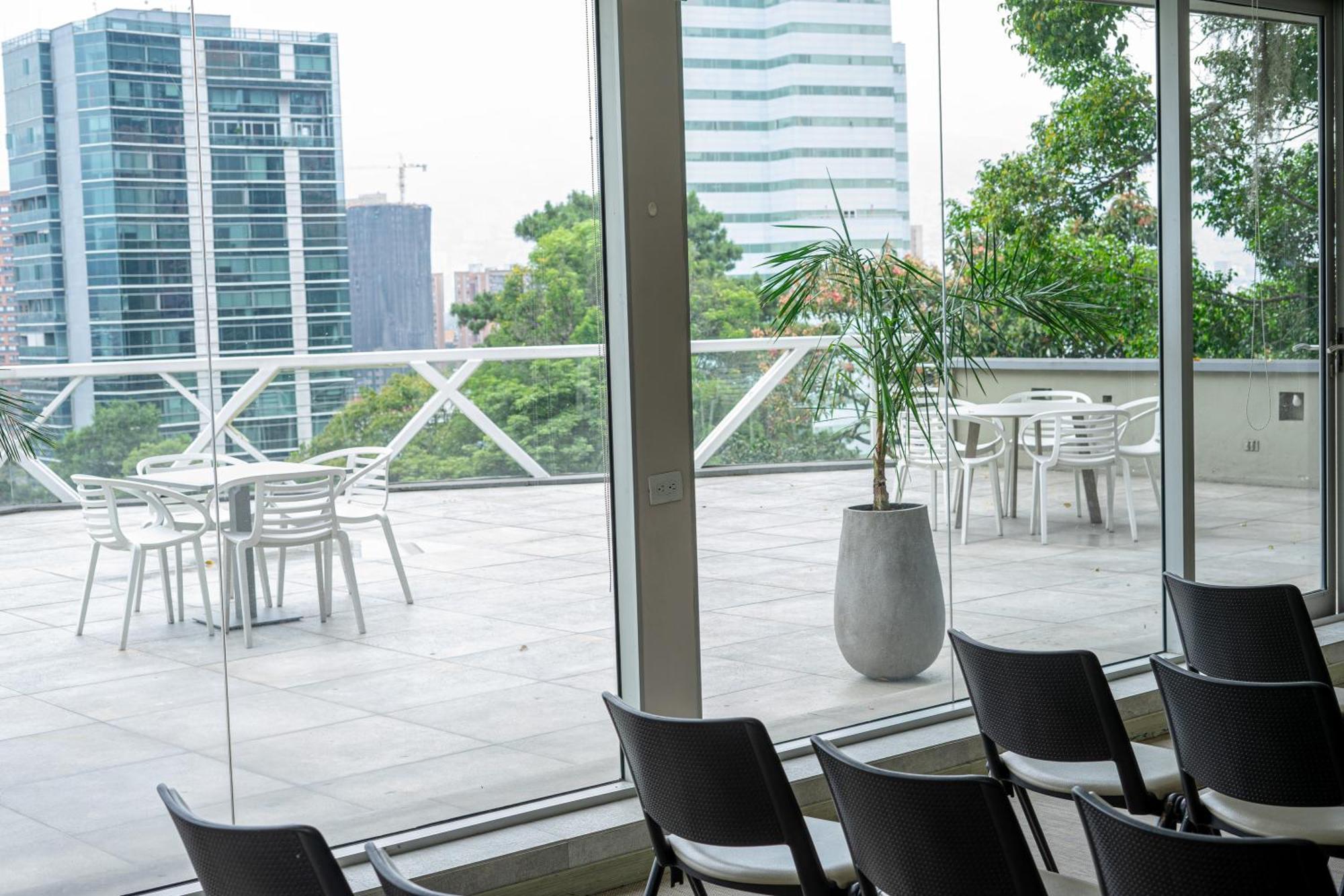 V Grand Hotel, A Member Of Radisson Individuals Medellín Dış mekan fotoğraf